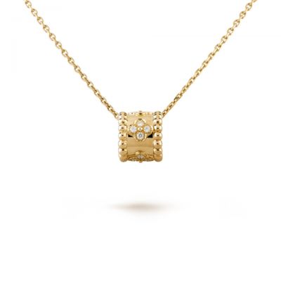 Van Cleef & Arpels Perlee Clovers Pendant Necklace  Yellow Gold Diamonds VCARO3YG00
