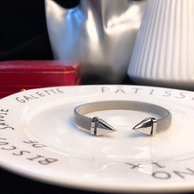 Women's Cartier Unique Style Triangle Design Milanese Ringent Bracelet Silver/ Yellow Gold Replica