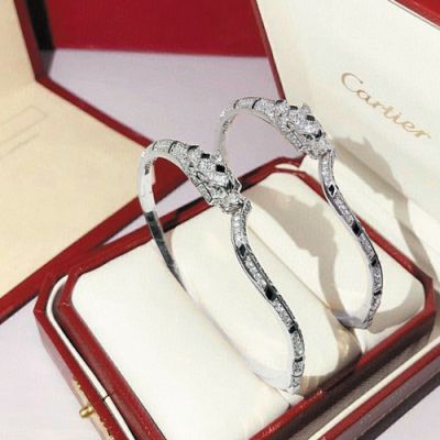 2021 New Style Cartier Panthère de Cartier Onyx Detail Emeralds Eyes Womens Paved Diamonds 925 Silver Bangle 
