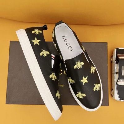 Men's Best Dior Classic Bee & Star Pattern Embroidery White Rubber Sole Black Calfskin Leather Slip-on Sneakers