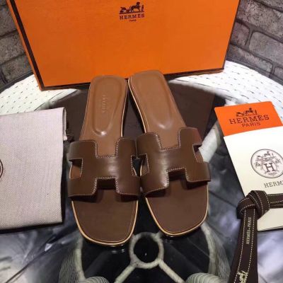  Hermes Logo Motif White/Brown Ladies Calfskin Leather Flat Oran Sandals For Sale H172187Z Z3350
