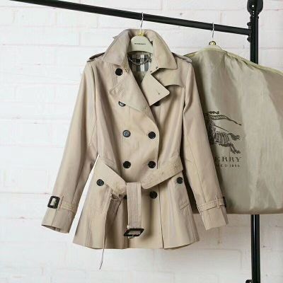 Top Sale Burberry Female Khaki Cotton Double Breasted Chelsea – Short Trench Coats With Iconic Check Undercollar 40133081