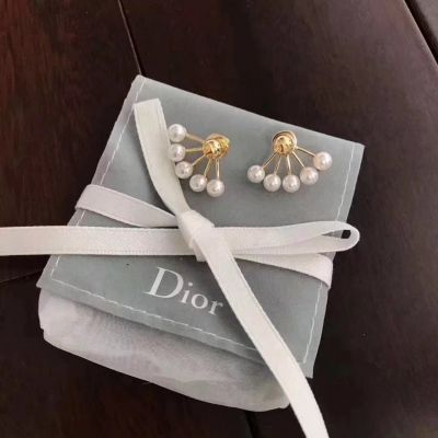 Dior La Petite Tribale Earrings Five Pearls Adornments Brass Material Celebrity Style Jewelry E0671TRERS_D301   